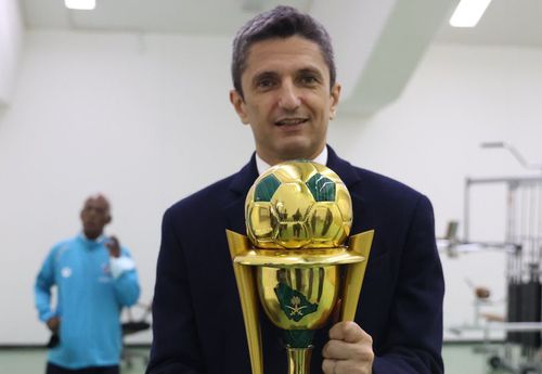 Răzvan Lucescu (51 de ani) este un nume de referință pentru Al Hilal. A câștigat Cupa Regelui, Liga Campionilor Asiei și campionatul cu saudiții, iar acum e văzut ca un garant al succesului în Asia.