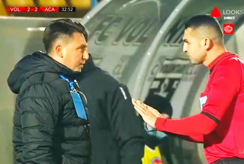 FC Voluntari a beneficiat de două lovituri de la 11 metri în prima repriză a partidei cu Academica Clinceni, din runda cu numărul 12 a Ligii 1, încheiată 2-3. Oaspeții au contestat deciziile lui Iulian Călin.