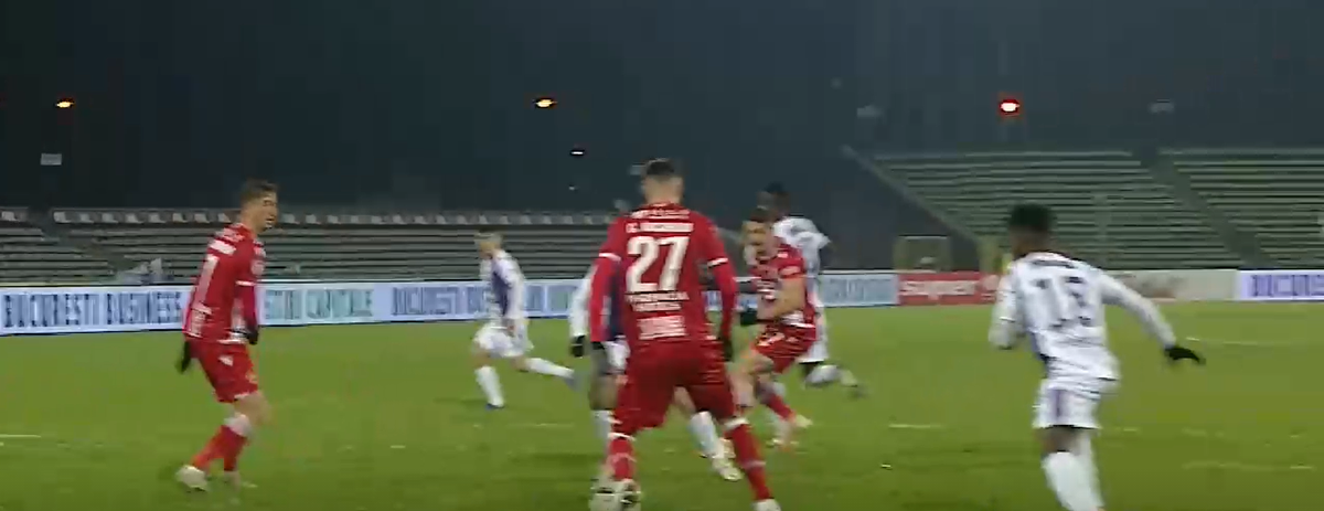FC Argeș - Dinamo 0-1. FOTO Greșeală URIAȘĂ de arbitraj! Rezultatul, decis de o gafă imensă a „centralului”