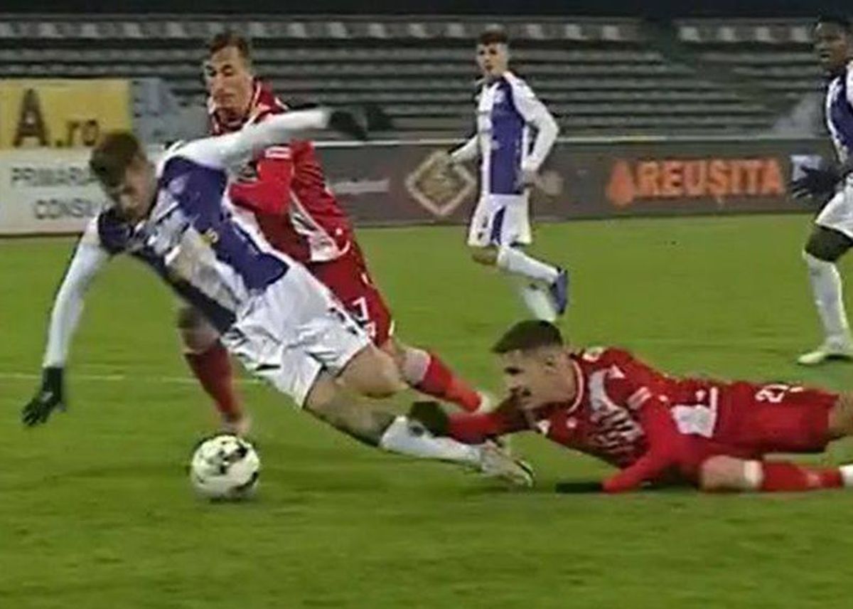 FC Argeș - Dinamo 0-1. FOTO Greșeală URIAȘĂ de arbitraj! Rezultatul, decis de o gafă imensă a „centralului”