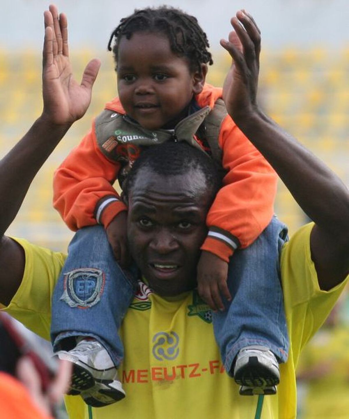 3 povești fabuloase cu Mike Temwanjera, vârful care a făcut furori la FC Vaslui » Cum l-a surprins pe Porumboiu: „E mai bătrân ca Balint, e la a treia dantură”