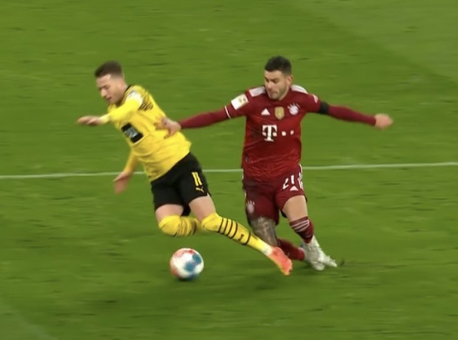 Între Reus și Hernandez a existat un contact evident și erau circumstanțe de penalty Mai rău ca în Liga 1! Bellingham și Haaland, atac frontal după Dortmund - Bayern: „Arbitrul a trucat meciuri, la ce vă așteptați?!”