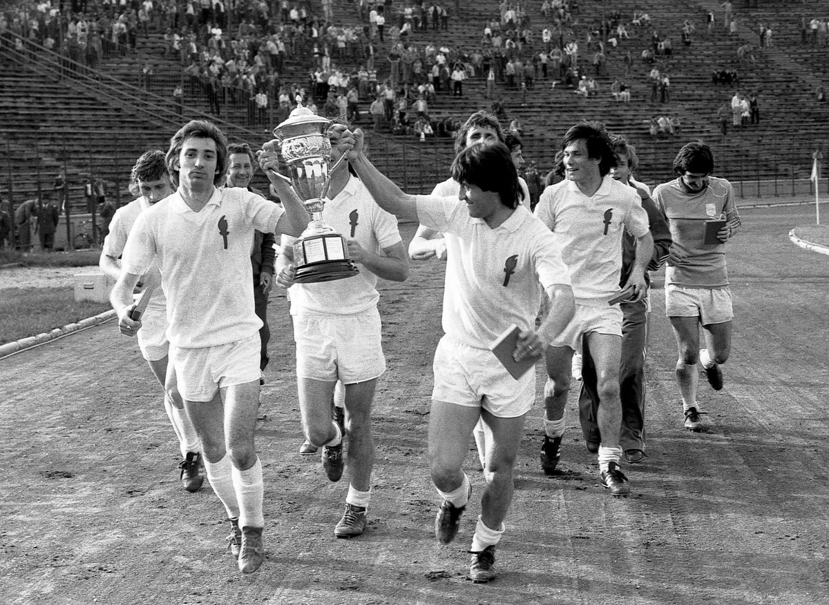 Poli Timișoara, centenar tumultuos » „Înainte de '89, trebuia să fii ori cu Dinamo, ori cu Steaua. Poli a refuzat prostituția sportivă”