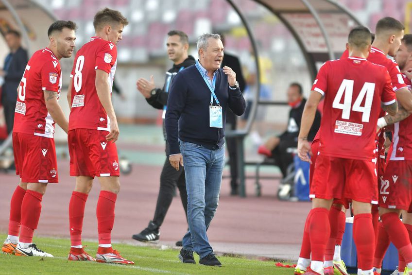 Mircea Rednic și jucătorii lui Dinamo // foto: Imago Images