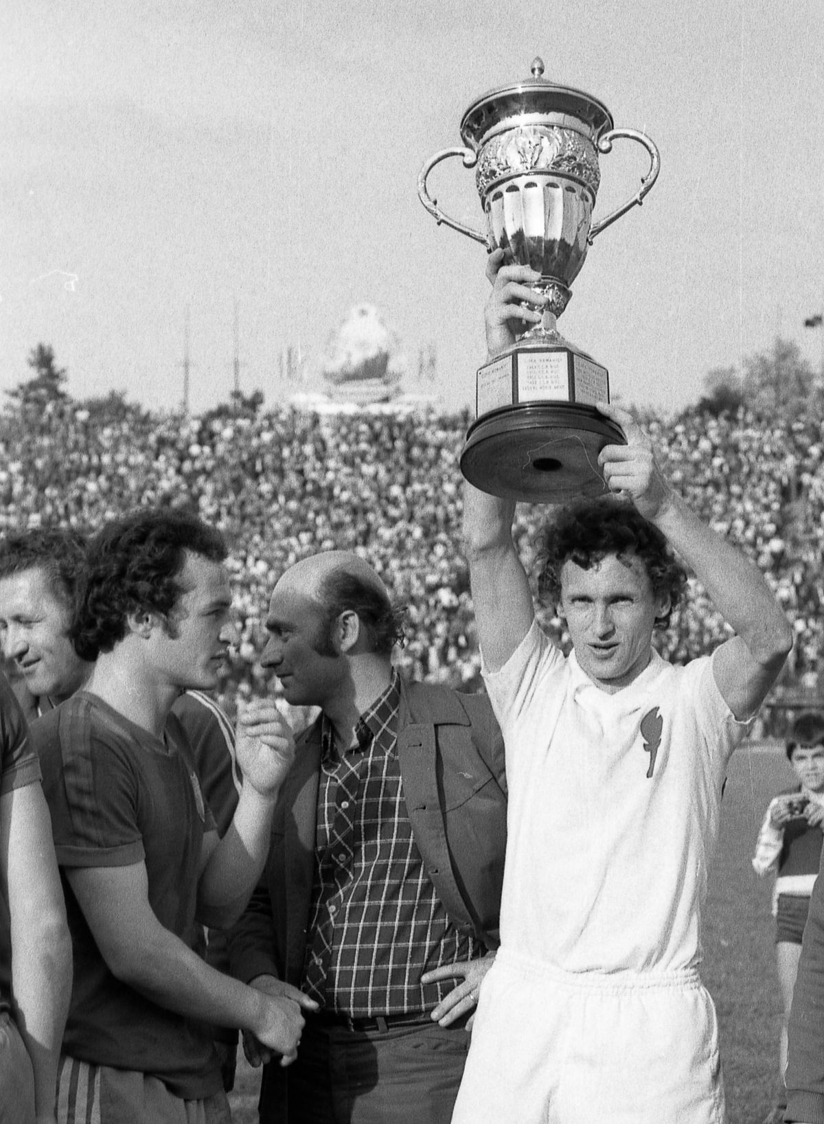 Poli Timișoara, centenar tumultuos » „Înainte de '89, trebuia să fii ori cu Dinamo, ori cu Steaua. Poli a refuzat prostituția sportivă”