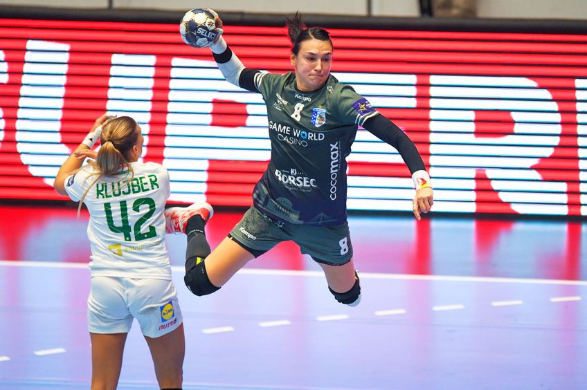 Cristina Neagu (34 de ani) a avut o prestație fenomenală în victoria obținută de CSM București contra lui Ferencvaros, scor 30-24, în runda cu numărul 8 a grupei A din Liga Campionilor la handbal feminin.