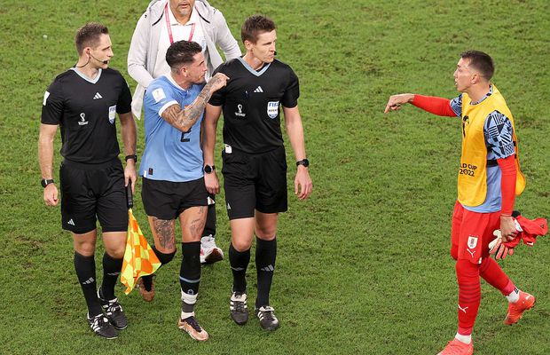 Riscă 15 meciuri de suspendare, după scandalul de la finalul meciului Ghana - Uruguay!