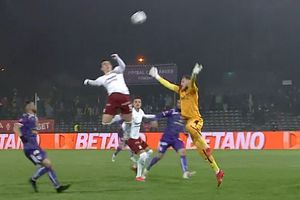 Gafă imensă la golul încă din minutul 2 în FC Argeș - Rapid! Greab a ieșit la „prins de fluturi”