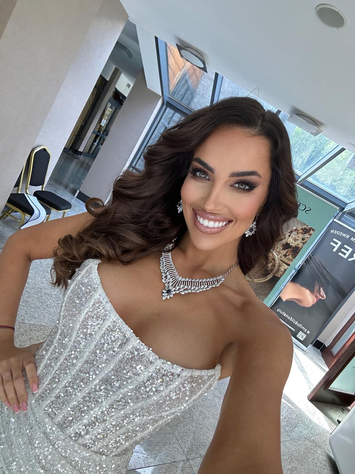 The queen is back! Simona s-a pozat cu tricoul echipei naționale și ne așteaptă la Euro: „Poate că vezi doar o față drăguță”