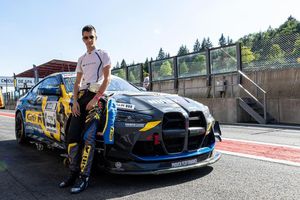 La doar 16 ani, Tudor Tudurachi pilotează cu peste 250 km/h, a scris istorie în campionatele de anduranță din Germania și are o maturitate incredibilă în discurs: „Uneori simt că fac parte din mașină”