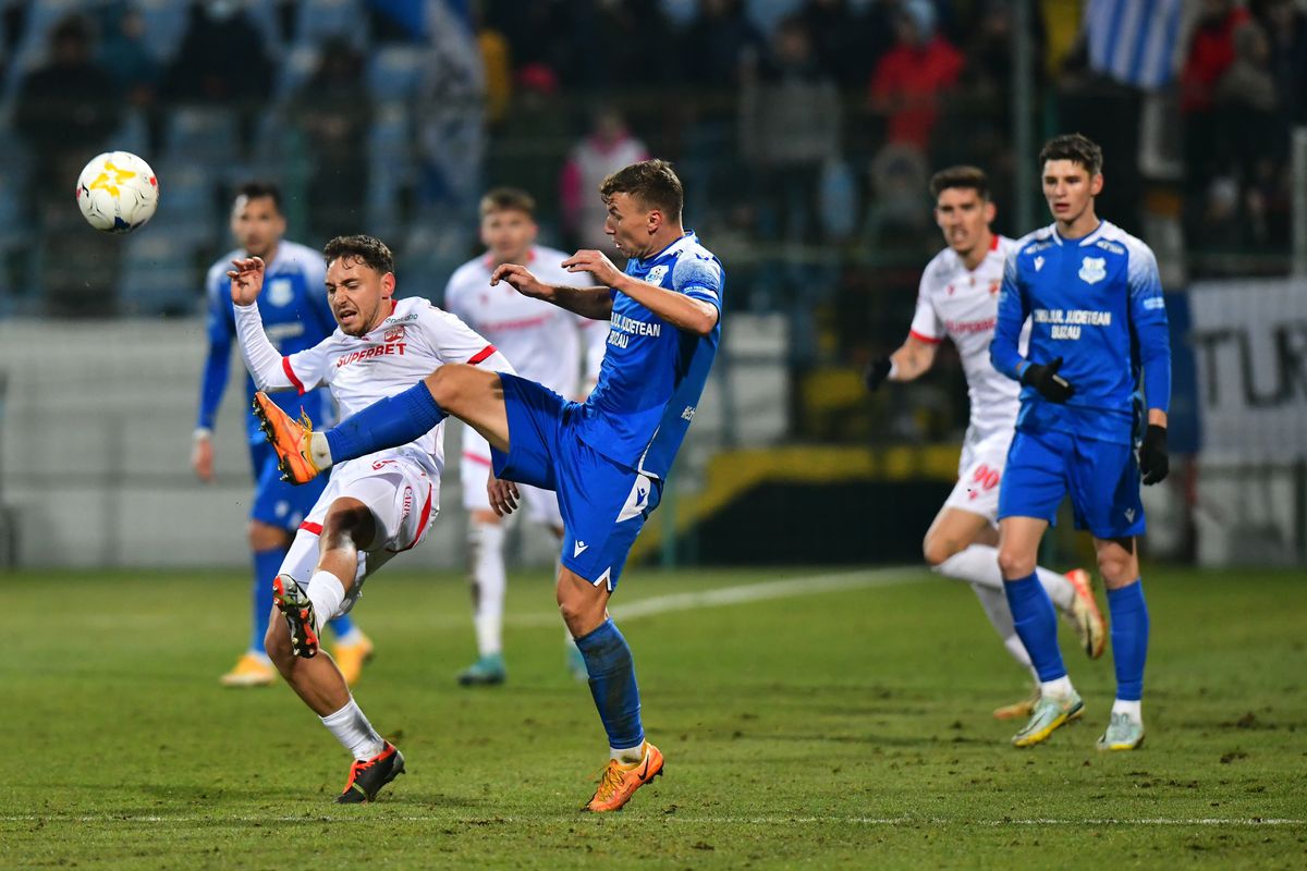Metalul Buzău - Dinamo 0-0 » Rezervele lui Kopic au jucat lamentabil cu locul 9 în Liga 2. „Câinii”, ca și eliminați din Cupa României Betano?