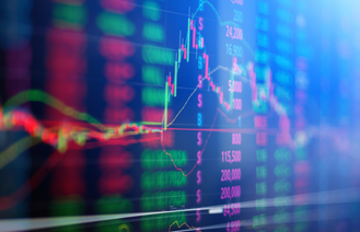 Raport XTB: România începe 2026 cu un climat economic fragil și plin de contraste. Ce arată estimările despre deficitul bugetar, inflație și curs valutar?