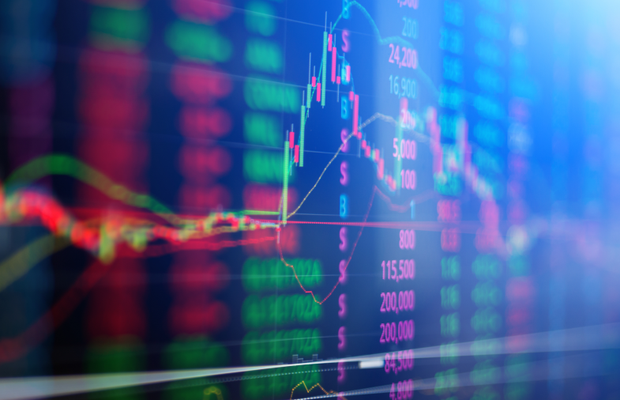 Raport XTB: România începe 2026 cu un climat economic fragil și plin de contraste. Ce arată estimările despre deficitul bugetar, inflație și curs valutar?