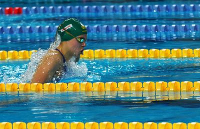 Trei înotători români și-au asigurat prezența în semifinale la Campionatele Europene în bazin scurt