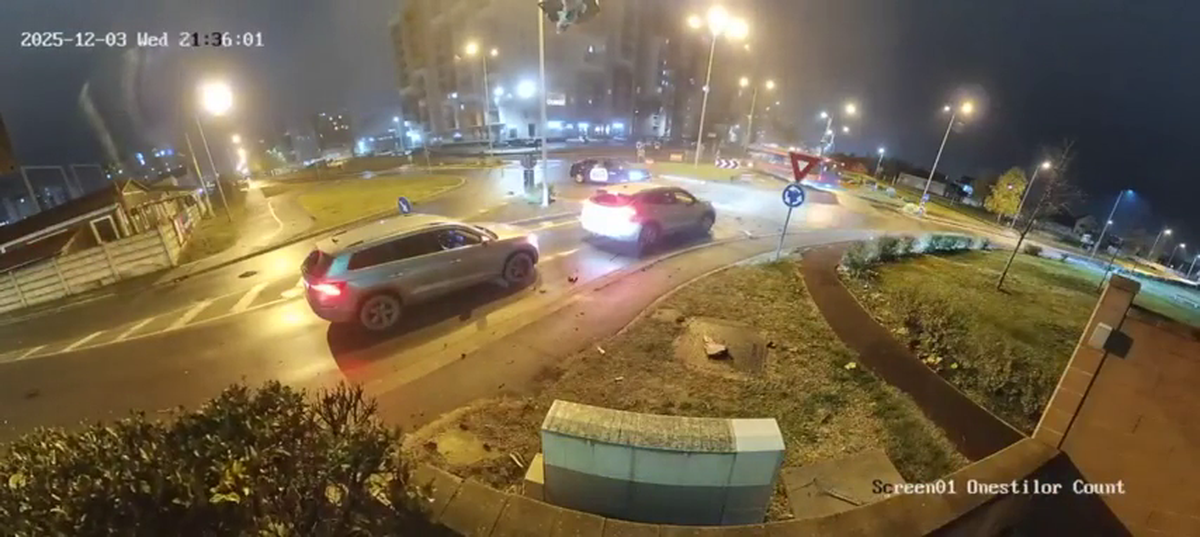 Filmarea cu accidentul care a șocat România: zboară peste două mașini în intersecție!