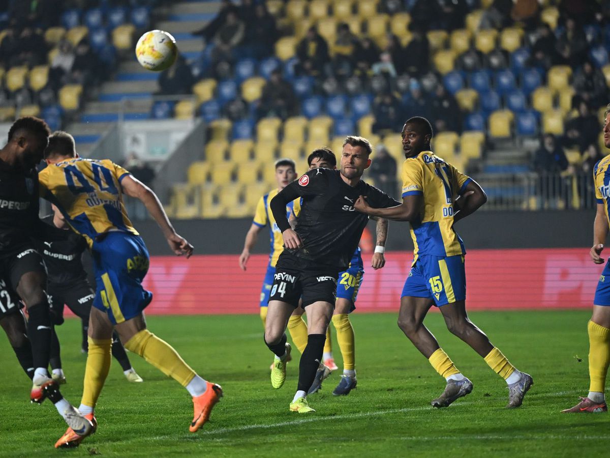 Filipe Coelho, după a treia victorie în 4 meciuri la Craiova: „Asta am încercat să fac și cred că am reușit”