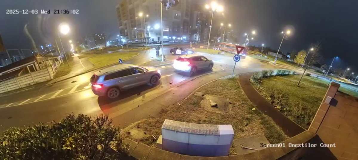 Filmarea cu accidentul care a șocat România: zboară peste două mașini în intersecție!