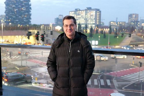 Andrea Ramazzotti, ziaristul de la Gazzetta dello Sport, în dialog cu GSP.ro în cel mai modern cartier din Milano / Foto: Andrei Furnigă