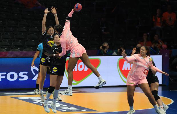 Favorita Franța a venit cu baricada la Rotterdam! A avut nevoie de o repriză pentru adaptare