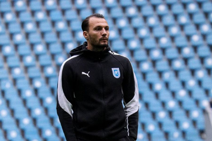 Nicușor Bancu ar putea trece în flancul drept, în locul accidentatului Vasile Mogoș, în meciul cu Petrolul Filipe Coelho, schimbări masive pentru meciul cu Petrolul » Eugen Neagoe, gata să debuteze un atacant