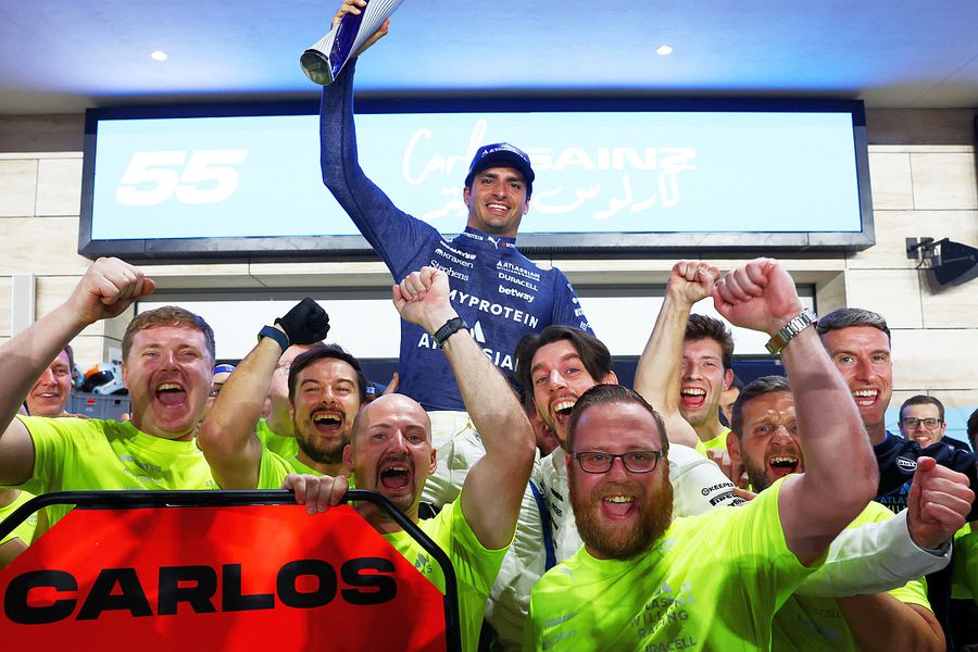 Carlos Sainz s-a clasat pe locul 3 în Qatar // foto: Guliver/gettyimages Nu e doar despre lupta la titlu! 4 mize în ultima cursă de Formula 1 din 2025