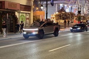 Mașina INTERZISĂ în Europa a fost văzută pe străzile din România » Rumoare în online: „A venit să o încarce la pomul de Crăciun”