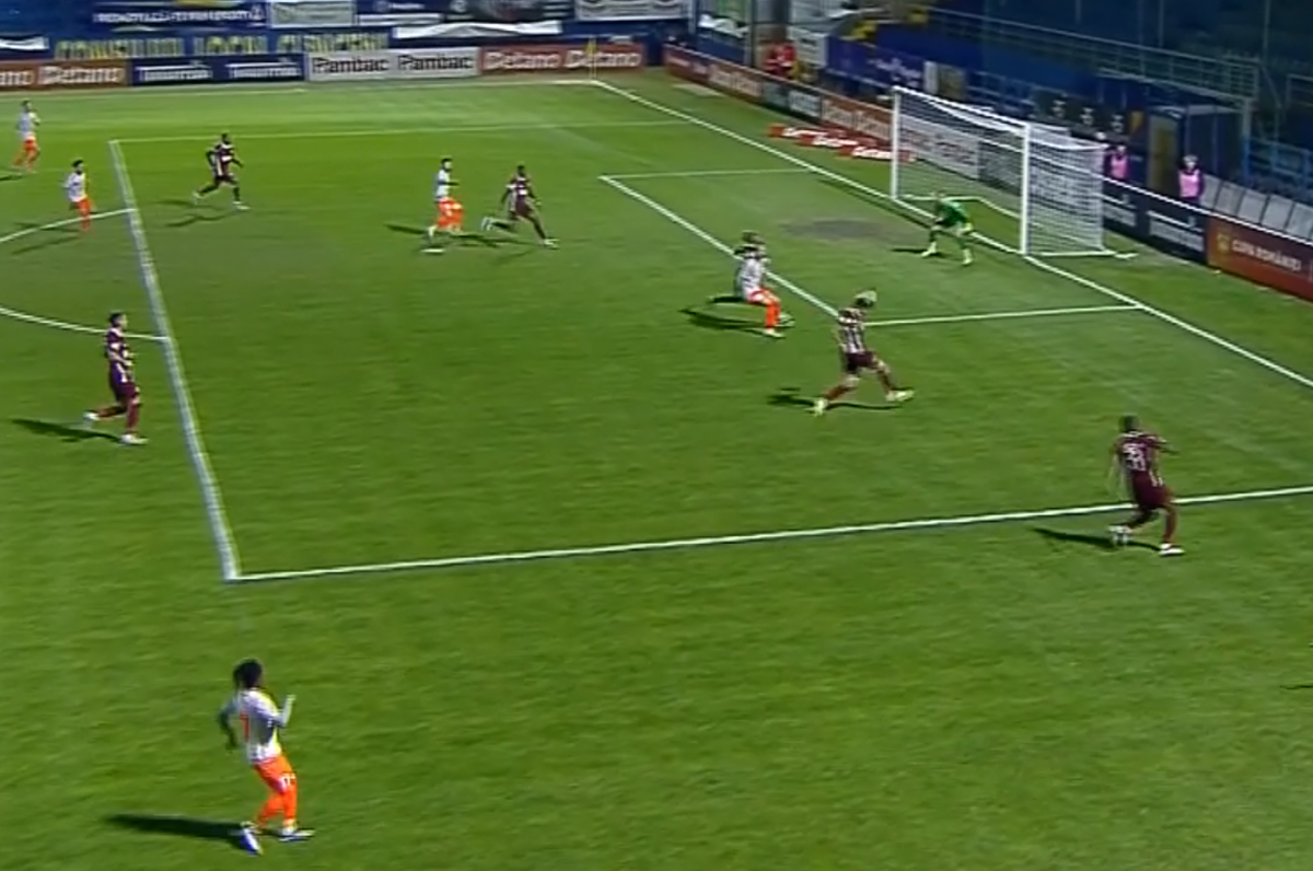 Nu s-a putut abține! Jucătorul lui CFR Cluj a făcut un penalty caraghios cu Metaloglobus și intră direct în ședință cu Pancu