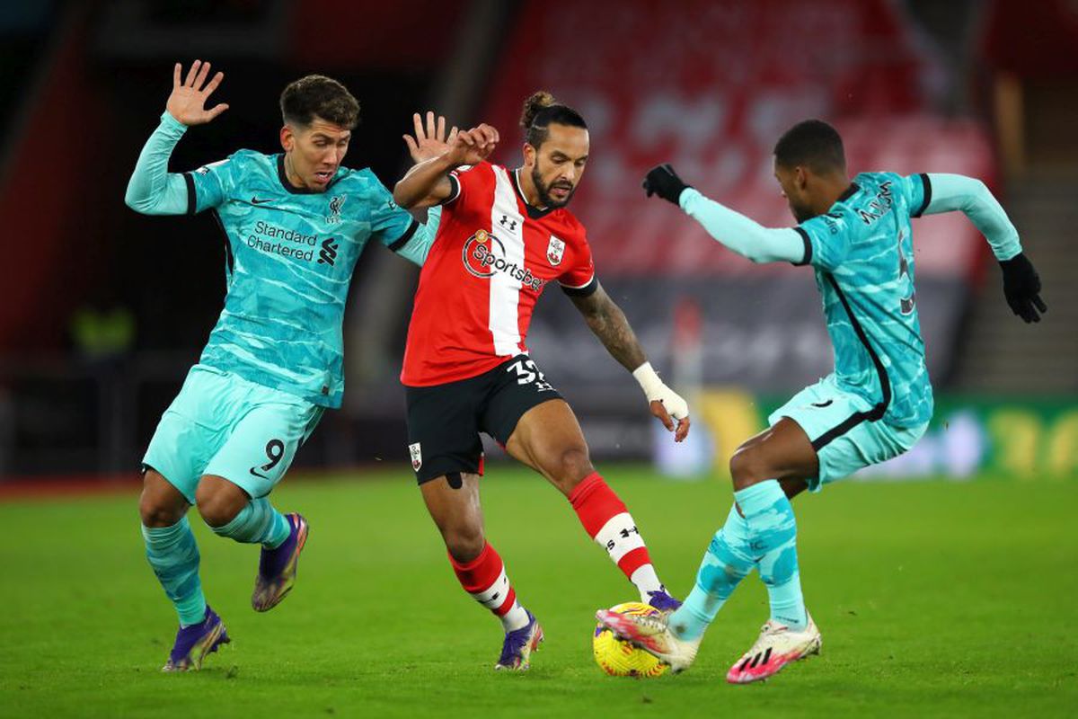 Imaginea serii în sport: Hasenhuttl, în genunchi lângă Klopp, plângând după victoria cu Liverpool! Southampton a stabilit un record în Premier League