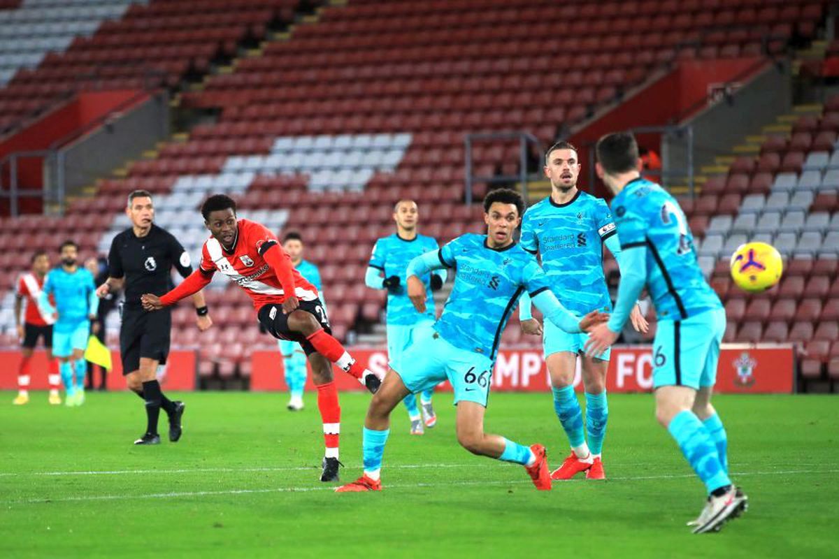 Imaginea serii în sport: Hasenhuttl, în genunchi lângă Klopp, plângând după victoria cu Liverpool! Southampton a stabilit un record în Premier League