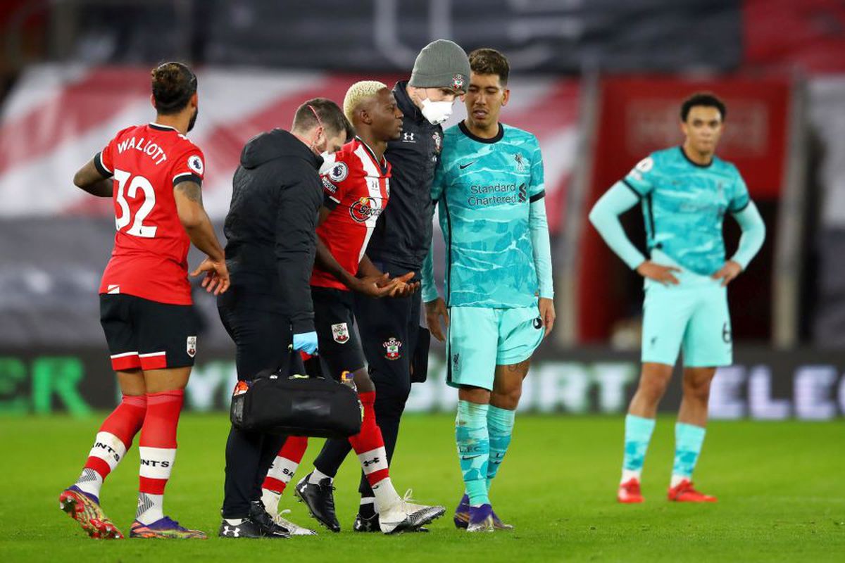 Imaginea serii în sport: Hasenhuttl, în genunchi lângă Klopp, plângând după victoria cu Liverpool! Southampton a stabilit un record în Premier League