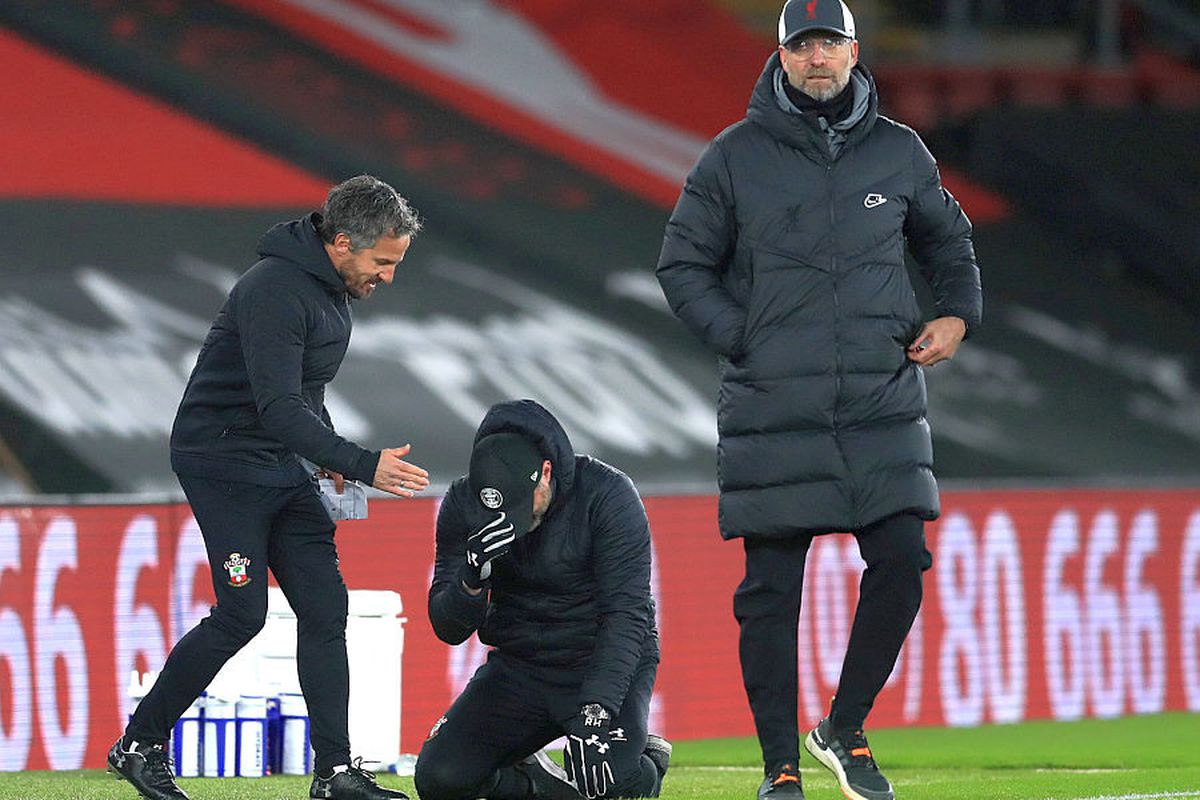 Imaginea serii în sport: Hasenhuttl, în genunchi lângă Klopp, plângând după victoria cu Liverpool! Southampton a stabilit un record în Premier League