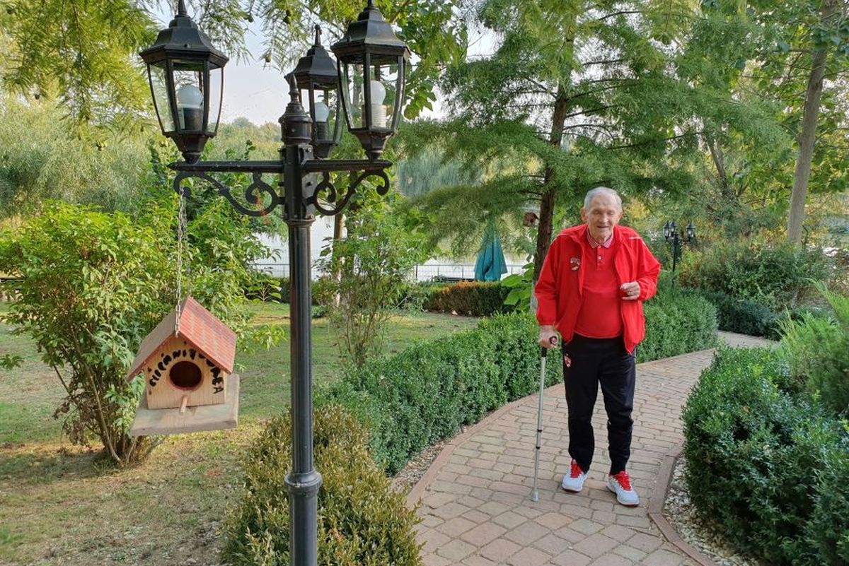 Mircea Stoenescu, condus pe ultimul drum de familie și foști colegi de la Dinamo » 30 de oameni au venit la înmormântare