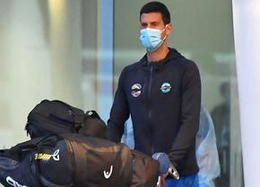 Novak Djokovic, blocat de 4 ore pe aeroportul din Melbourne » Închis într-o cameră și interogat de polițiști
