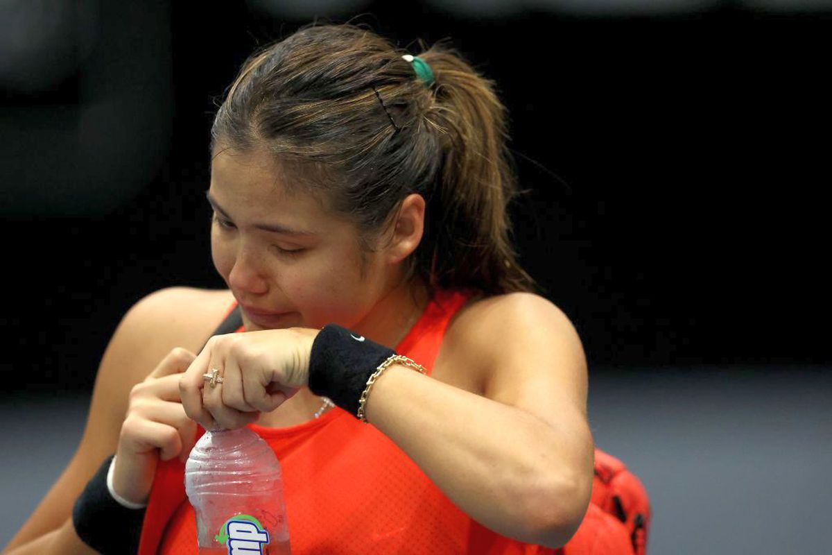 Emma Răducanu, prima reacție după ce a ieșit în lacrimi de pe teren » Din ce cauză spune că s-a accidentat