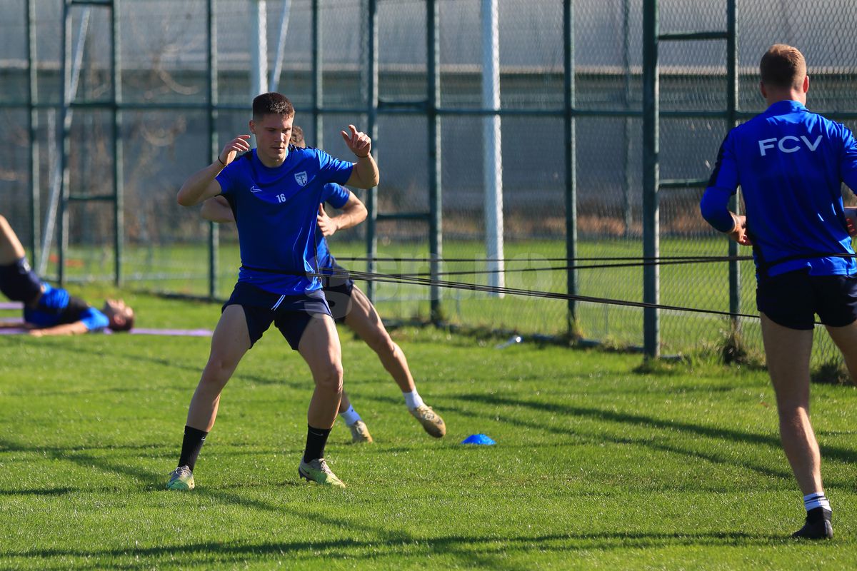 Puștiul pe val din Liga 1 nu vrea să repete greșelile fatale ale fotbaliștilor români: „Majoritatea fac pasul afară, apoi se întorc imediat”