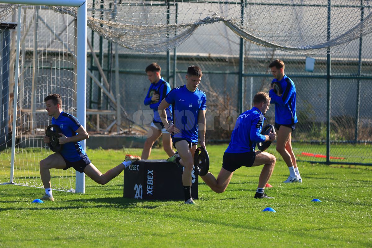 Neschimbat! La 43 de ani, fostul căpitan din Liga 1 se pregătește cot la cot cu fotbaliști mai tineri cu 20 de ani! GSP a surprins imaginile în Antalya