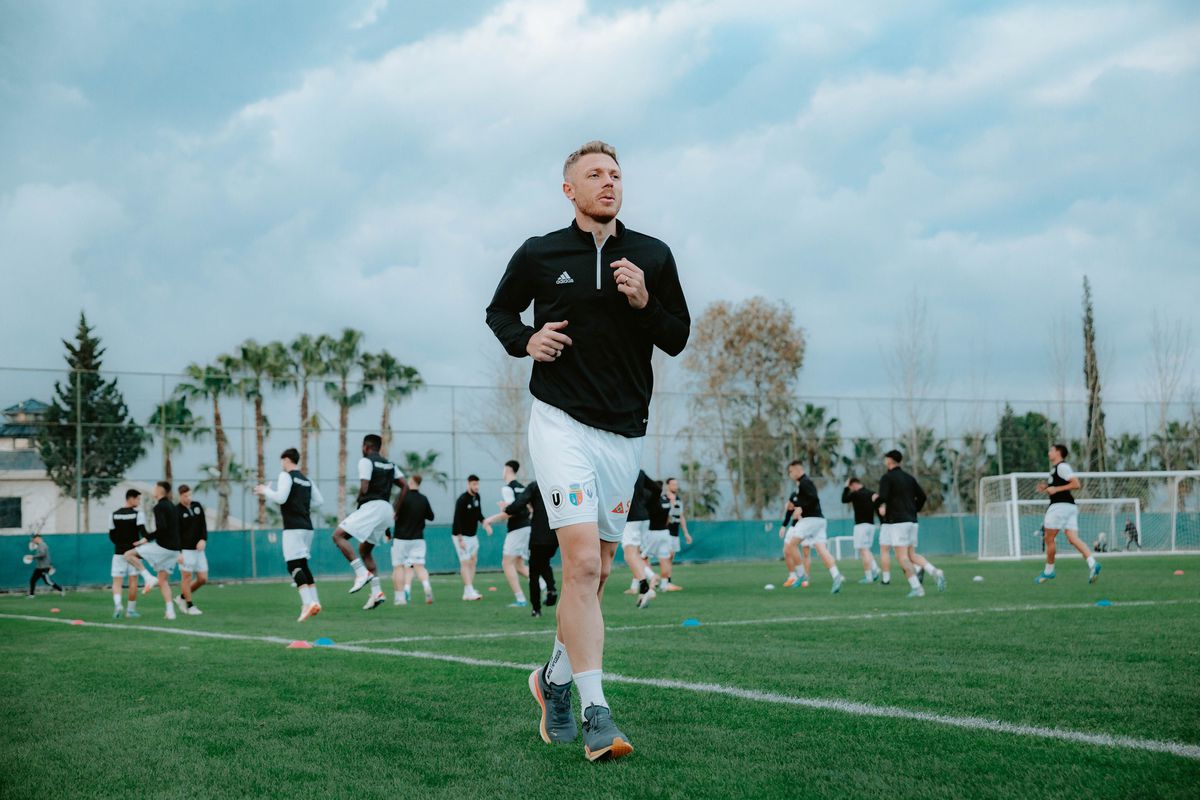 „A fost un șoc pentru noi!” » Jucătorii lui U Cluj, despre evenimentul recent care i-a bulversat. Primele imagini din cantonament