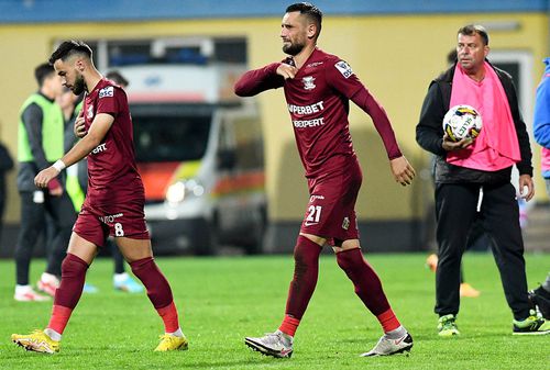 Andrei Ciobanu, în stânga, în tricoul Rapidului // foto: Imago Images