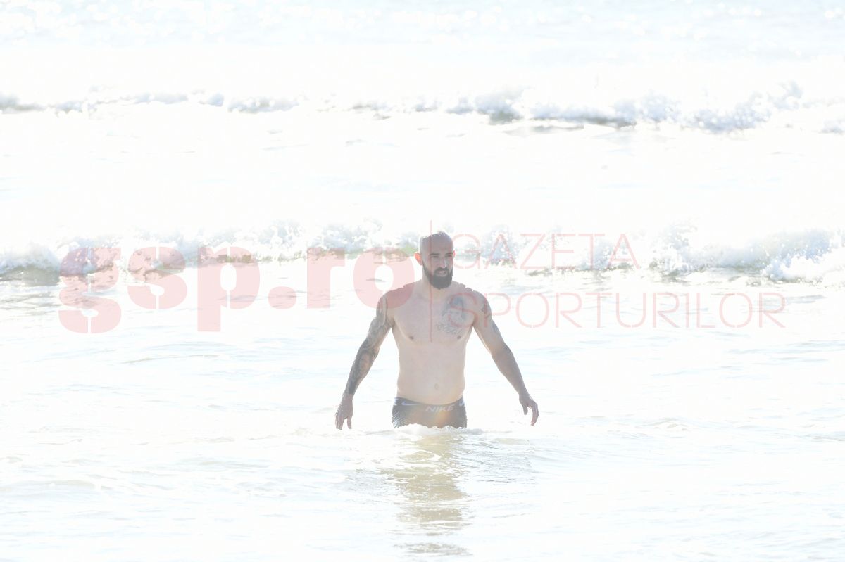 Dinamo a primit întăriri » Jucătorul a ajuns în cantonamentul din Turcia și a fost prezentat oficial