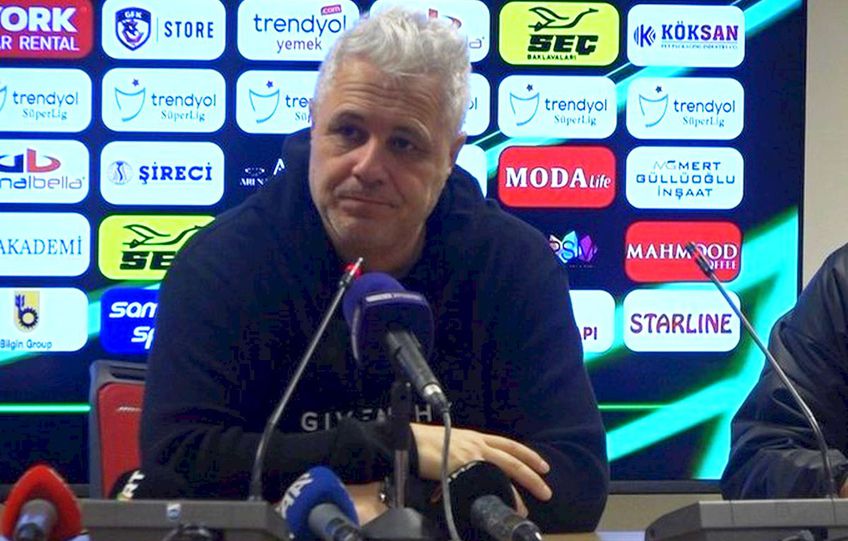 Marius Șumudică a fost supărat pe elevii lui la finalul remizei dintre Gaziantep și Pendikspor, scor 2-2, în runda cu numărul 19 a primei ligi din Turcia.