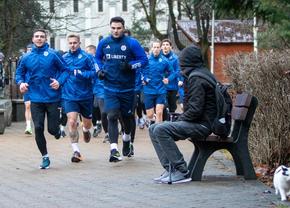 Dorinel Munteanu a rămas „old school” » Oțelul Galați, antrenamente la munte printre localnici și turiști