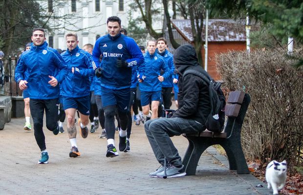 Dorinel Munteanu a rămas „old school” » Oțelul Galați, antrenamente la munte printre localnici și turiști