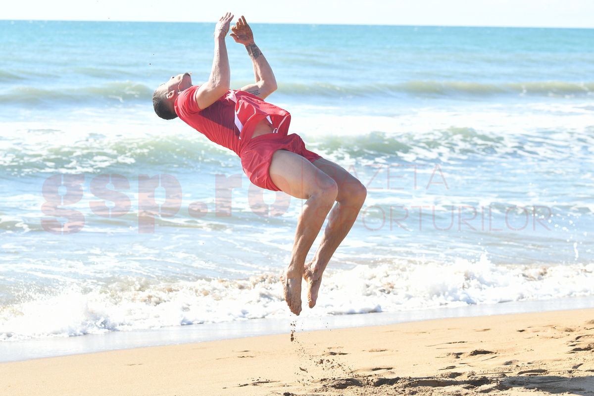 CORESPONDENȚĂ DIN ANTALYA Cine i-a băgat în cap muzica românească lui Adnan Golubovic: „Tana-nana. Manele și altele! Ia zi, frate, cine cântă?!”. Cum s-au împrietenit un sloven, un nord-macedonean și un croat la București, toți dinamoviști!