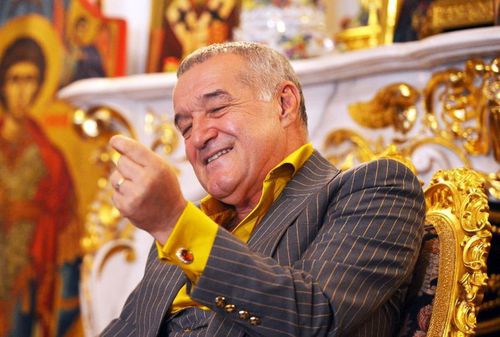 Gigi Becali, finanțator celor de la FCSB, a transmis că atacantul italian Andrea Compagno (27 de ani) ar putea pleca în zilele viitoare. Suma de transfer ar fi 500.000 de euro.