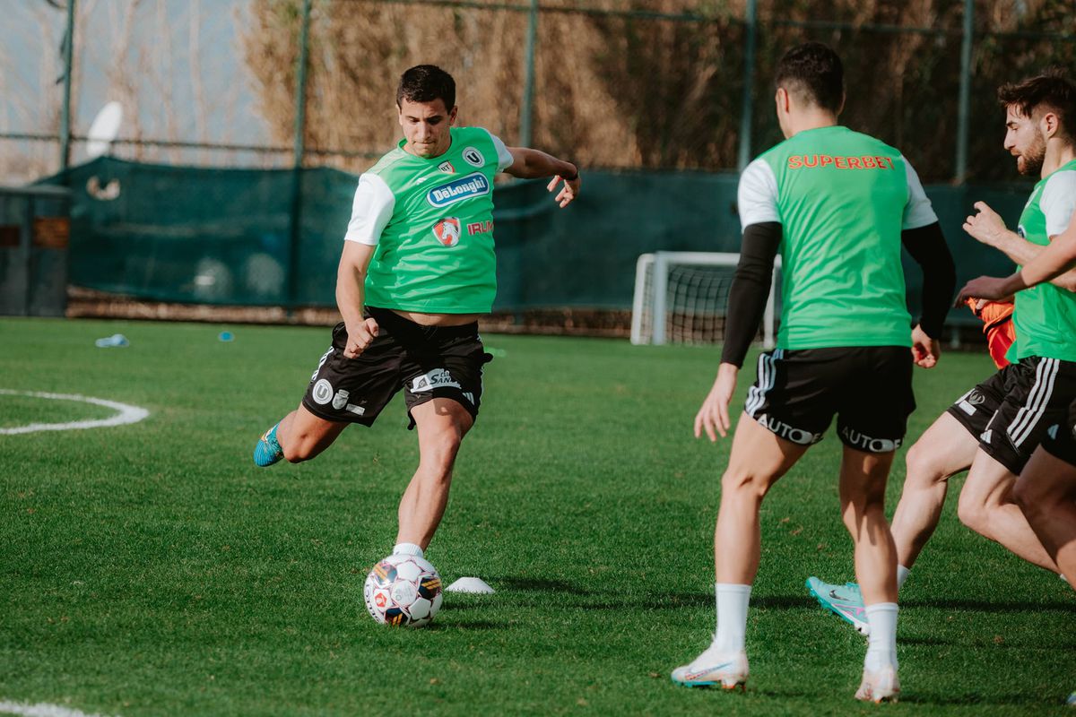 „A fost un șoc pentru noi!” » Jucătorii lui U Cluj, despre evenimentul recent care i-a bulversat. Primele imagini din cantonament