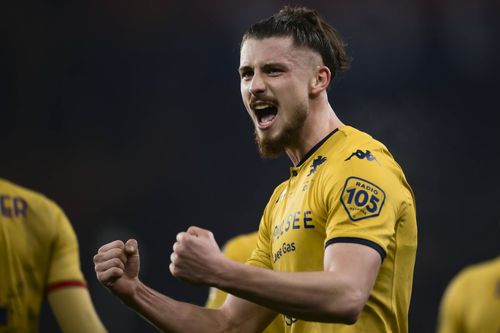 Jurnalistul Fabrizio Romano a anunțat că Tottenham a reluat tratativele cu Genoa pentru a-l transfera pe Radu Drăgușin (21 de ani). foto: Imago Images