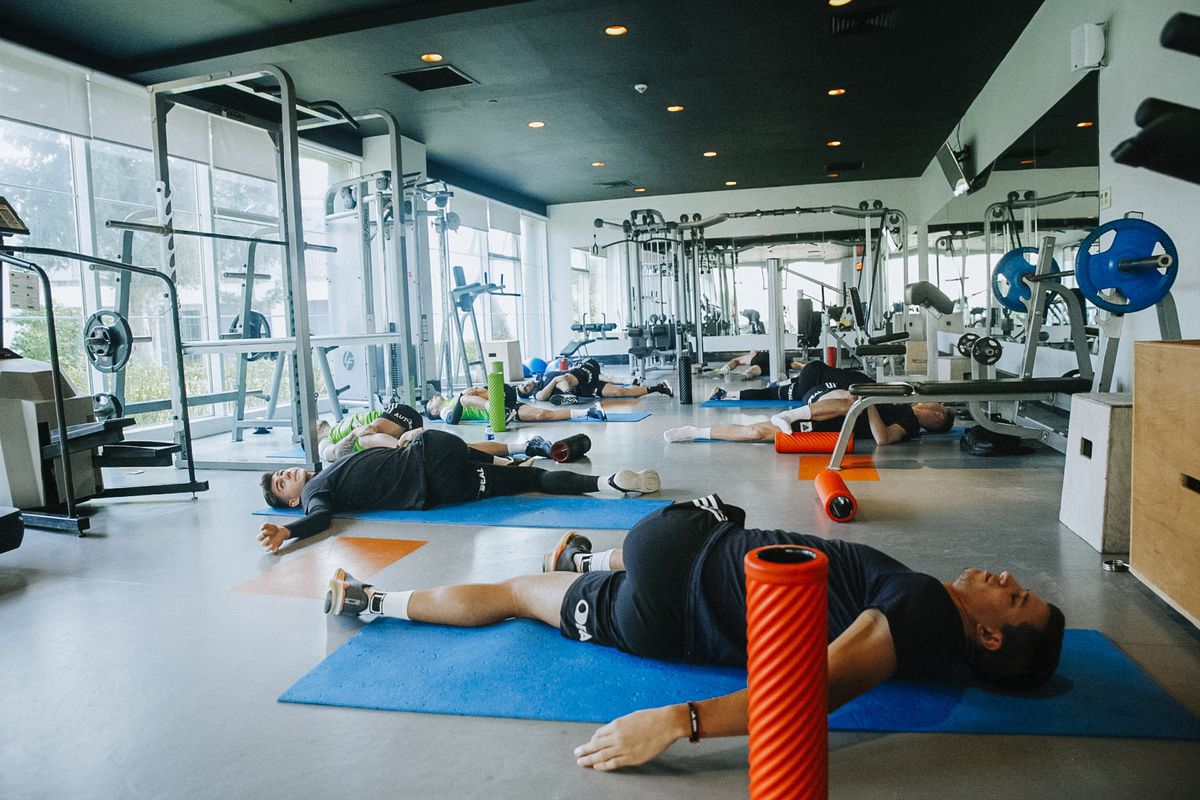 „A fost un șoc pentru noi!” » Jucătorii lui U Cluj, despre evenimentul recent care i-a bulversat. Primele imagini din cantonament