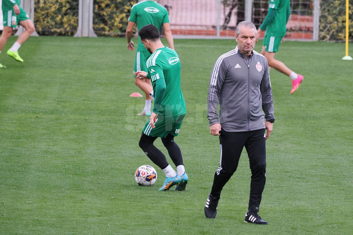 Pe cale de dispariție în România » Cum arată antrenamentele lui Sepsi sub Bernd Storck: neamțul, din altă ligă + cum și-a pedepsit jucătorii