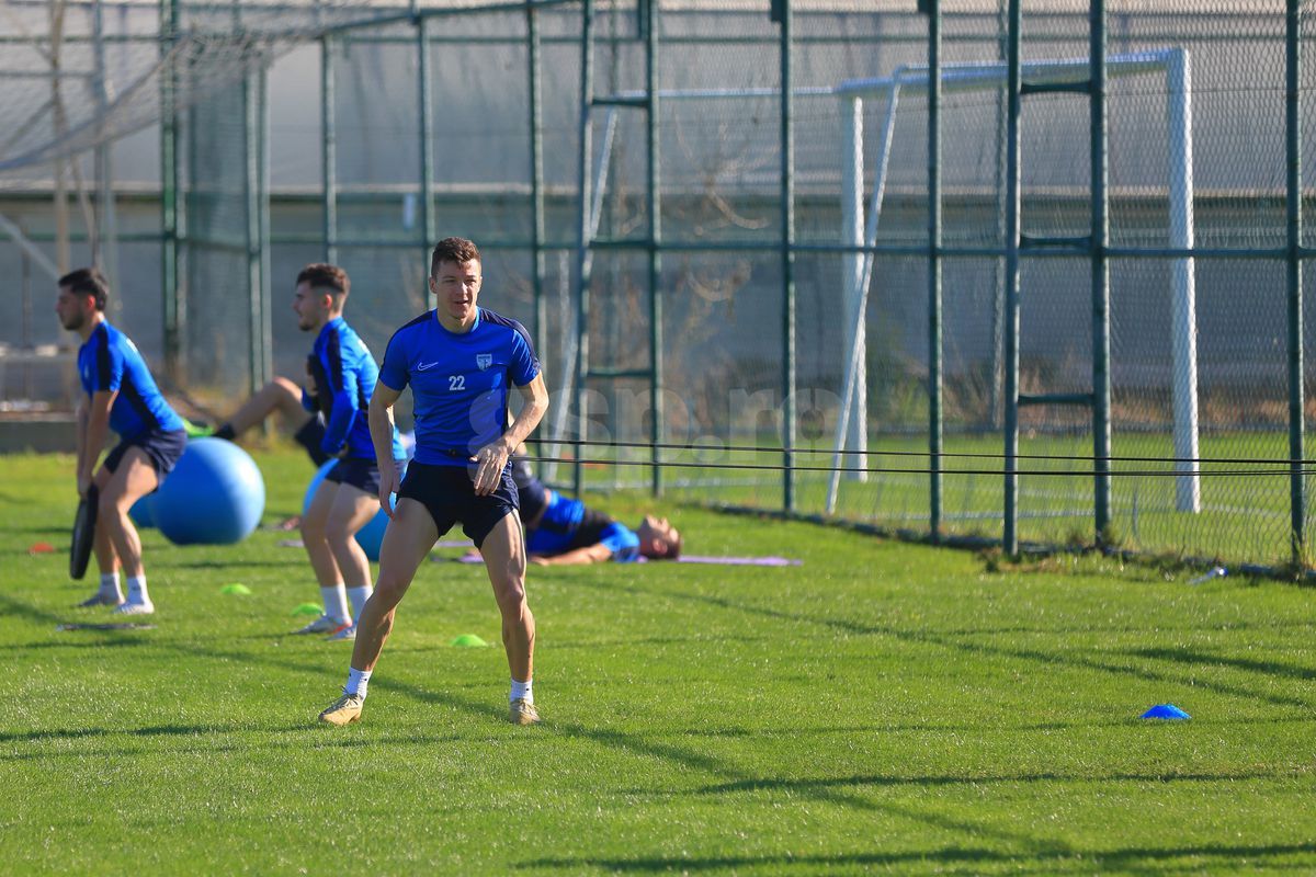 Neschimbat! La 43 de ani, fostul căpitan din Liga 1 se pregătește cot la cot cu fotbaliști mai tineri cu 20 de ani! GSP a surprins imaginile în Antalya