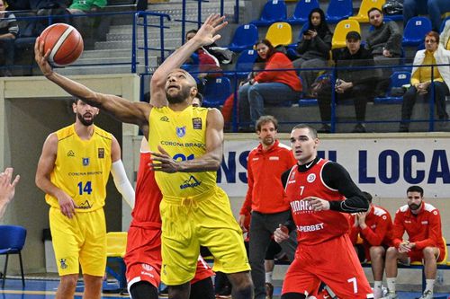 CSM Corona Brașov vs. Dinamo București, unul dintre meciurile spectaculoase ale rundei/Foto: Facebook (CSM Corona Brașov)